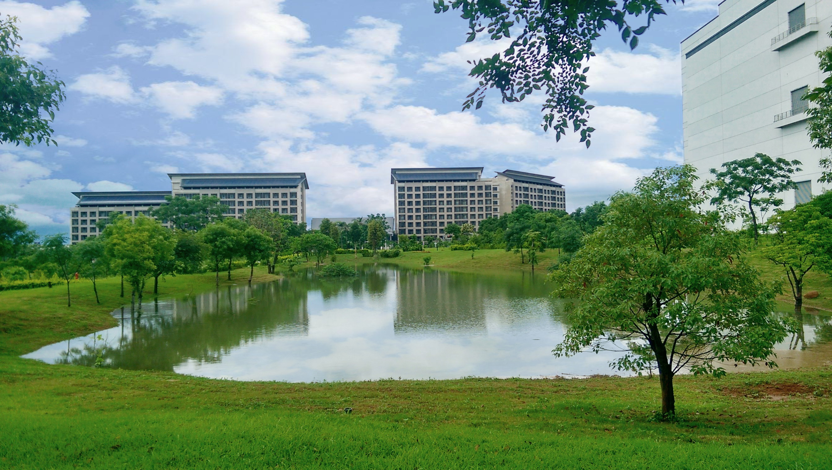 友達在氣候變遷與水安全兩大主題，獲CDP雙A全球領導級肯定。在氣候變遷面，友達重視營運廠區自然共生，透過TNFD國際框架制定自然衝擊相關的調適與減緩策略，強化企業氣候韌性